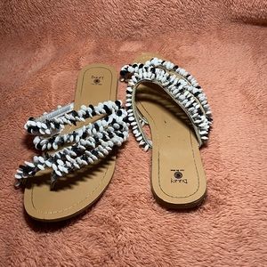 Cute sandals!